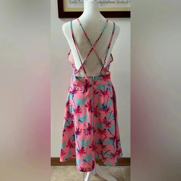Qian Li | ladies Hawaiian print sundress. Size: 2XL - Picture 2 of 13